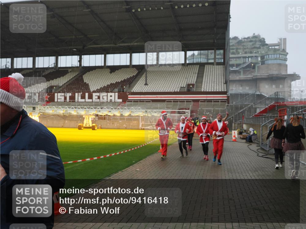 07.12.2025 - St. Pauli X-Mass-Run No. 15 Fabian Wolf http://msf.ph/oto/9416418 07.12.2025 11:09:32 Ziel 59, 66, 266, 330, 971, 1084, 1463, 1477, 1579, 1582, 1641, 1851, 1870, 1945, 1974, 2042, 3151, 4190, 4191 meine-sportfotos.de