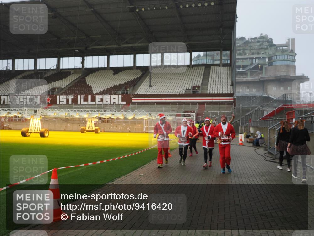 07.12.2025 - St. Pauli X-Mass-Run No. 15 Fabian Wolf http://msf.ph/oto/9416420 07.12.2025 11:09:33 Ziel 59, 66, 266, 330, 971, 1084, 1463, 1477, 1579, 1582, 1641, 1851, 1870, 1945, 1974, 2042, 3151, 4190, 4191 meine-sportfotos.de