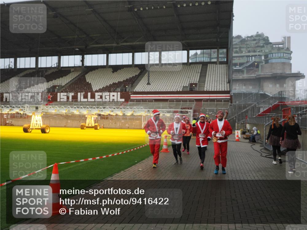 07.12.2025 - St. Pauli X-Mass-Run No. 15 Fabian Wolf http://msf.ph/oto/9416422 07.12.2025 11:09:33 Ziel 59, 66, 266, 330, 971, 1084, 1463, 1477, 1579, 1582, 1641, 1851, 1870, 1945, 1974, 2042, 3151, 4190, 4191 meine-sportfotos.de