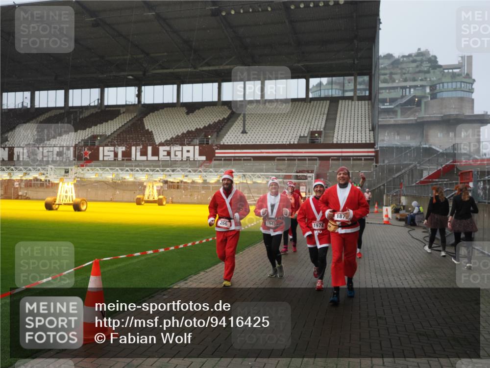 07.12.2025 - St. Pauli X-Mass-Run No. 15 Fabian Wolf http://msf.ph/oto/9416425 07.12.2025 11:09:34 Ziel 59, 66, 266, 330, 971, 1084, 1463, 1477, 1579, 1582, 1641, 1851, 1870, 1945, 1974, 2042, 3151, 4190, 4191 meine-sportfotos.de