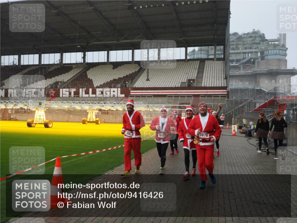 07.12.2025 - St. Pauli X-Mass-Run No. 15 Fabian Wolf http://msf.ph/oto/9416426 07.12.2025 11:09:34 Ziel 59, 66, 266, 330, 971, 1084, 1463, 1477, 1579, 1582, 1641, 1851, 1870, 1945, 1974, 2042, 3151, 4190, 4191 meine-sportfotos.de