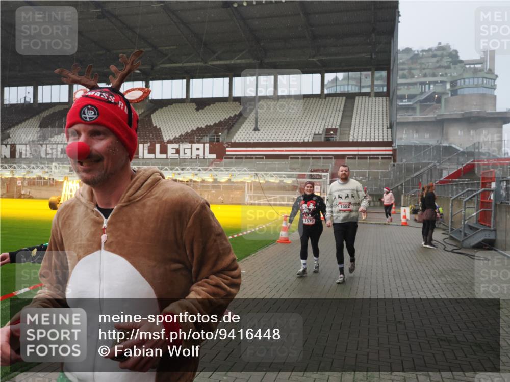 07.12.2025 - St. Pauli X-Mass-Run No. 15 Fabian Wolf http://msf.ph/oto/9416448 07.12.2025 11:09:38 Ziel 59, 66, 266, 330, 814, 971, 1084, 1157, 1463, 1477, 1579, 1582, 1641, 1851, 1870, 1945, 1974, 2042, 3151, 4190, 4191 meine-sportfotos.de