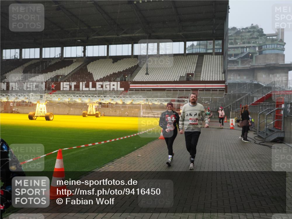 07.12.2025 - St. Pauli X-Mass-Run No. 15 Fabian Wolf http://msf.ph/oto/9416450 07.12.2025 11:09:39 Ziel 59, 66, 266, 330, 814, 971, 1084, 1157, 1463, 1477, 1579, 1582, 1641, 1851, 1870, 1945, 1974, 2042, 3151, 4190, 4191 meine-sportfotos.de