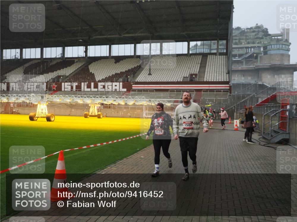 07.12.2025 - St. Pauli X-Mass-Run No. 15 Fabian Wolf http://msf.ph/oto/9416452 07.12.2025 11:09:39 Ziel 59, 66, 266, 330, 814, 971, 1084, 1157, 1463, 1477, 1579, 1582, 1641, 1851, 1870, 1945, 1974, 2042, 3151, 4190, 4191 meine-sportfotos.de