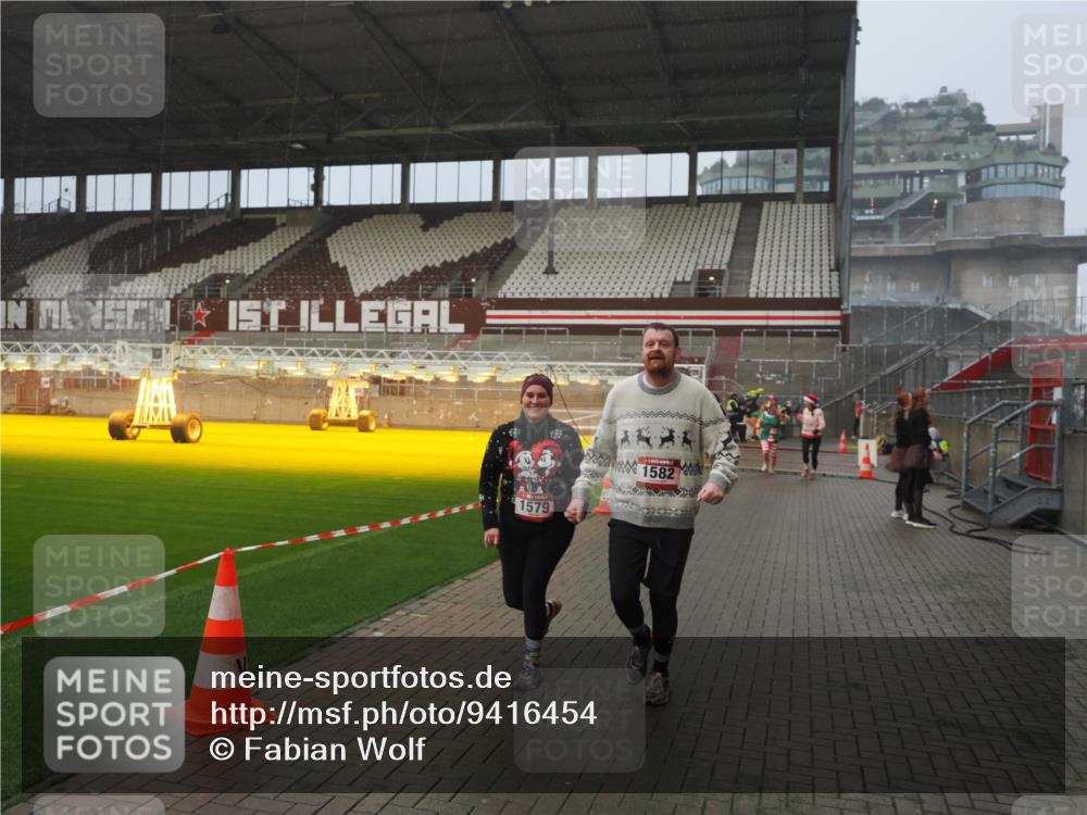 07.12.2025 - St. Pauli X-Mass-Run No. 15 Fabian Wolf http://msf.ph/oto/9416454 07.12.2025 11:09:40 Ziel 59, 66, 266, 330, 814, 971, 1084, 1157, 1463, 1579, 1582, 1851, 1870, 1945, 1974, 2042, 3151, 4190, 4191 meine-sportfotos.de