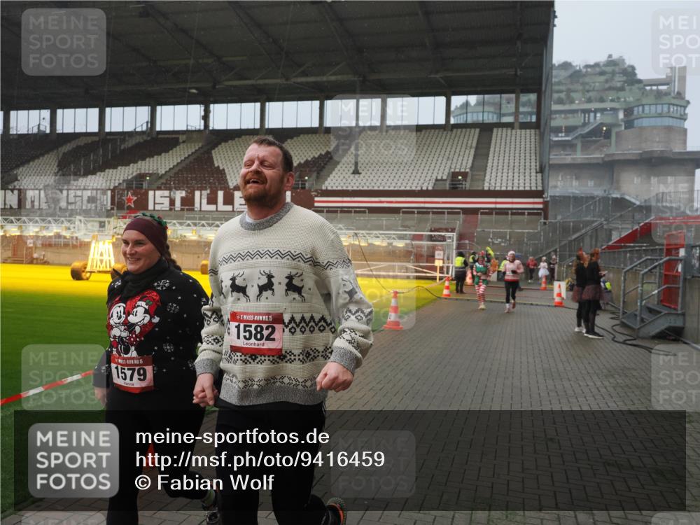 07.12.2025 - St. Pauli X-Mass-Run No. 15 Fabian Wolf http://msf.ph/oto/9416459 07.12.2025 11:09:41 Ziel 59, 66, 266, 330, 814, 971, 1084, 1157, 1579, 1582, 1851, 1870, 1945, 1974, 2042, 3151, 4190, 4191 meine-sportfotos.de