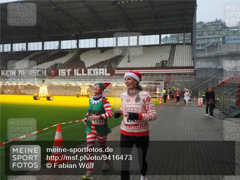 07.12.2025 - St. Pauli X-Mass-Run No. 15 Fabian Wolf http://msf.ph/oto/9416473 07.12.2025 11:09:46 Ziel 59, 66, 330, 696, 737, 814, 863, 1157, 1163, 1579, 1582, 4190, 4191 meine-sportfotos.de