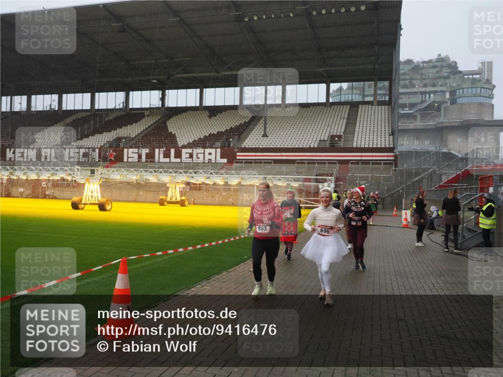 07.12.2025 - St. Pauli X-Mass-Run No. 15 Fabian Wolf http://msf.ph/oto/9416476 07.12.2025 11:09:52 Ziel 696, 720, 737, 755, 814, 863, 1157, 1163 meine-sportfotos.de