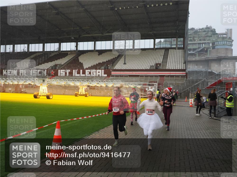 07.12.2025 - St. Pauli X-Mass-Run No. 15 Fabian Wolf http://msf.ph/oto/9416477 07.12.2025 11:09:52 Ziel 696, 720, 737, 755, 814, 863, 1157, 1163 meine-sportfotos.de
