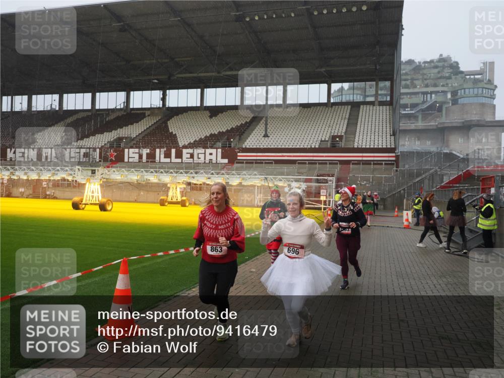 07.12.2025 - St. Pauli X-Mass-Run No. 15 Fabian Wolf http://msf.ph/oto/9416479 07.12.2025 11:09:53 Ziel 696, 720, 737, 755, 814, 863, 1157, 1163 meine-sportfotos.de