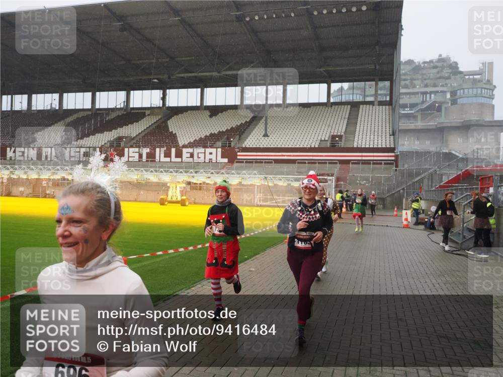 07.12.2025 - St. Pauli X-Mass-Run No. 15 Fabian Wolf http://msf.ph/oto/9416484 07.12.2025 11:09:54 Ziel 696, 720, 737, 755, 814, 863, 1157, 1163 meine-sportfotos.de