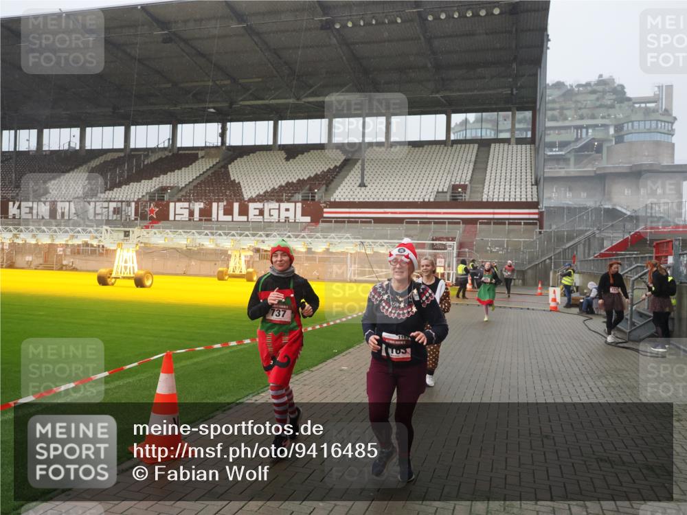 07.12.2025 - St. Pauli X-Mass-Run No. 15 Fabian Wolf http://msf.ph/oto/9416485 07.12.2025 11:09:54 Ziel 696, 720, 737, 755, 814, 863, 1157, 1163 meine-sportfotos.de