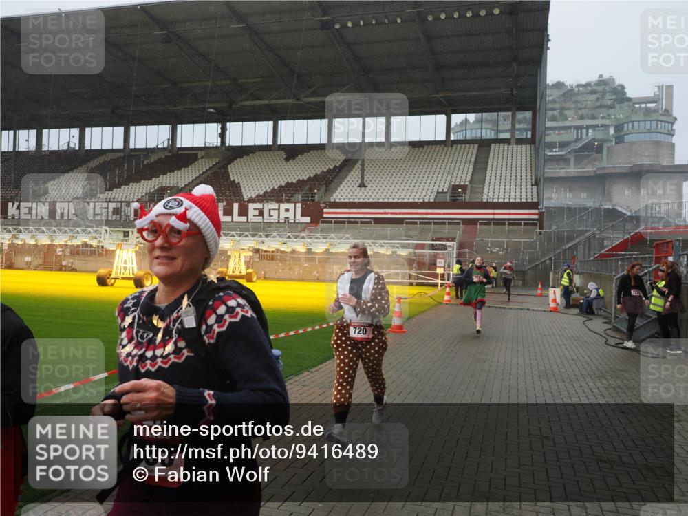 07.12.2025 - St. Pauli X-Mass-Run No. 15 Fabian Wolf http://msf.ph/oto/9416489 07.12.2025 11:09:55 Ziel 696, 720, 737, 753, 755, 814, 863, 1157, 1163 meine-sportfotos.de