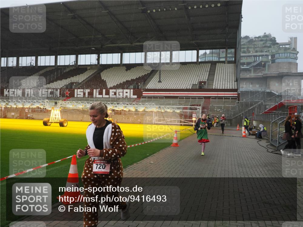 07.12.2025 - St. Pauli X-Mass-Run No. 15 Fabian Wolf http://msf.ph/oto/9416493 07.12.2025 11:09:56 Ziel 696, 720, 737, 753, 755, 814, 863, 1157, 1163 meine-sportfotos.de