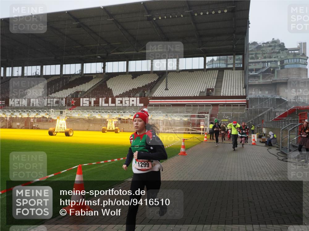 07.12.2025 - St. Pauli X-Mass-Run No. 15 Fabian Wolf http://msf.ph/oto/9416510 07.12.2025 11:10:17 Ziel 42, 53, 980, 1298, 1299, 1697, 2371 meine-sportfotos.de