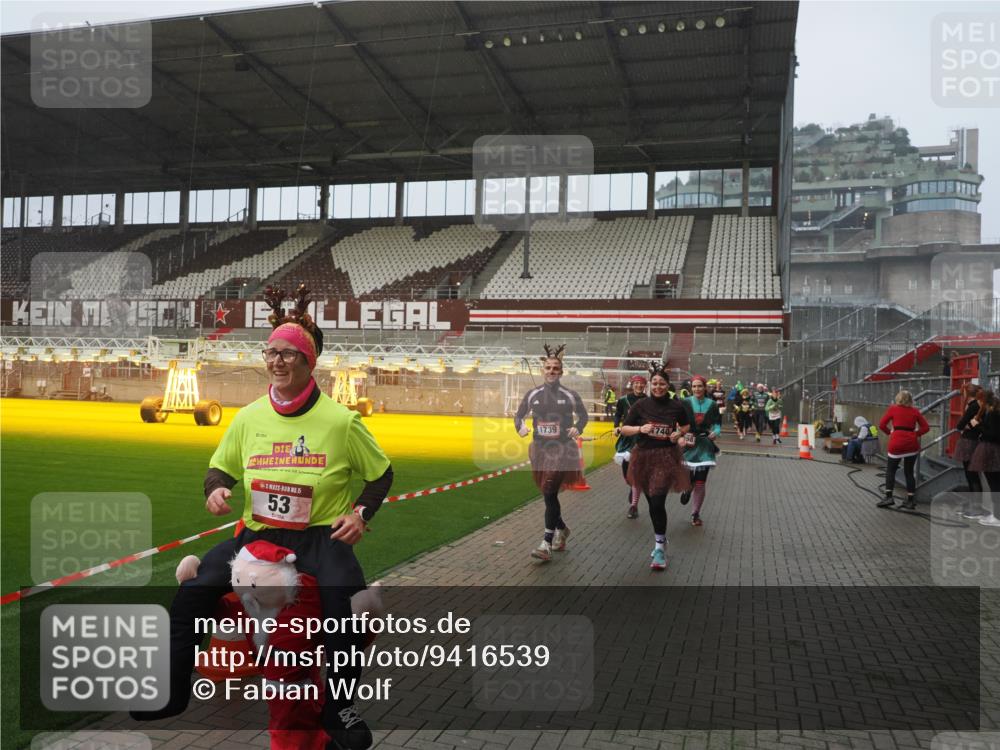 07.12.2025 - St. Pauli X-Mass-Run No. 15 Fabian Wolf http://msf.ph/oto/9416539 07.12.2025 11:10:26 Ziel 30, 31, 42, 49, 53, 134, 980, 1298, 1299, 1398, 1692, 1694, 1697, 1739, 1740, 2371 meine-sportfotos.de