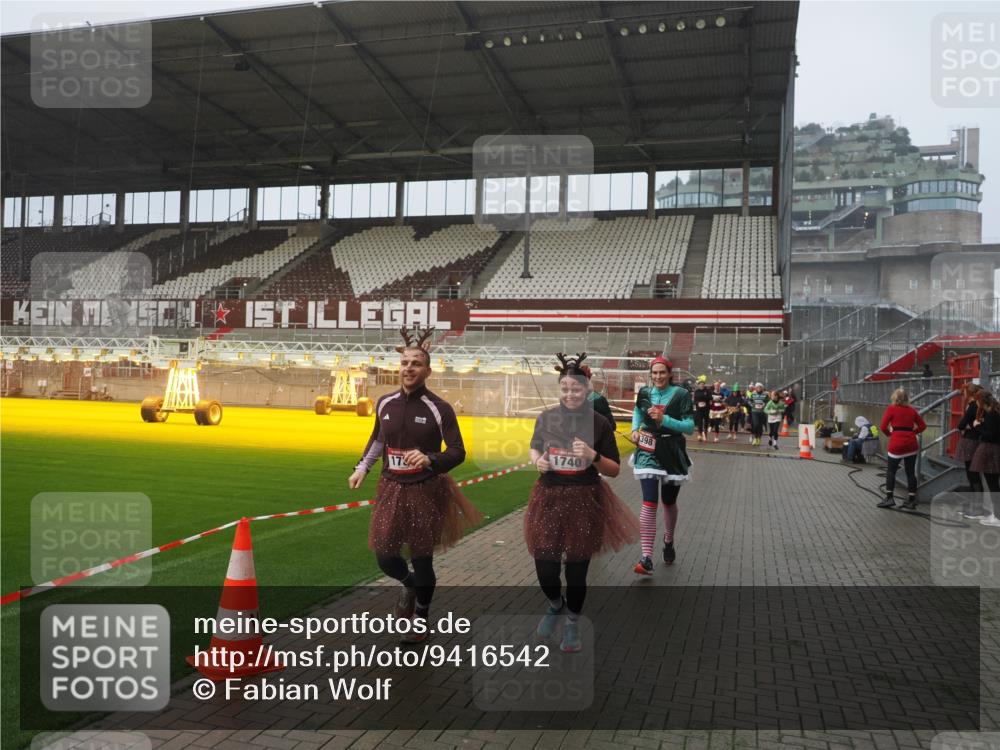 07.12.2025 - St. Pauli X-Mass-Run No. 15 Fabian Wolf http://msf.ph/oto/9416542 07.12.2025 11:10:27 Ziel 30, 31, 42, 49, 53, 134, 980, 1298, 1299, 1398, 1692, 1694, 1697, 1739, 1740, 2371 meine-sportfotos.de