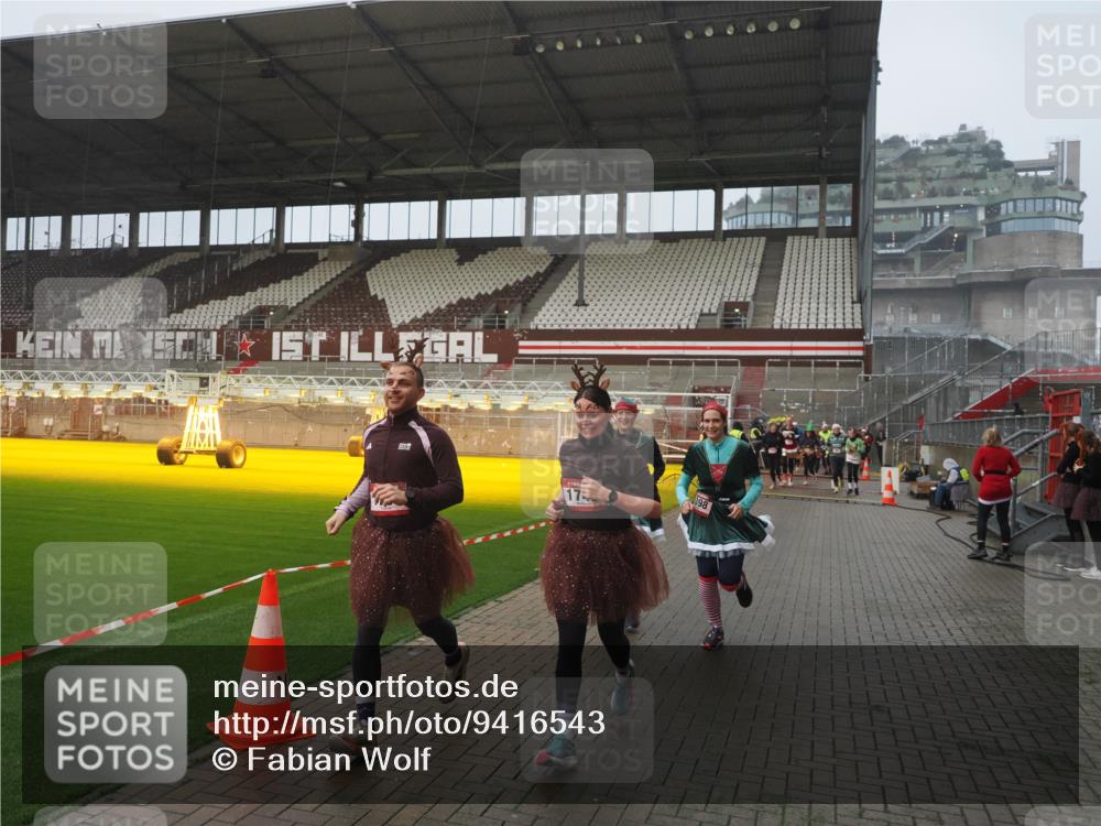 07.12.2025 - St. Pauli X-Mass-Run No. 15 Fabian Wolf http://msf.ph/oto/9416543 07.12.2025 11:10:27 Ziel 30, 31, 42, 49, 53, 134, 980, 1298, 1299, 1398, 1692, 1694, 1697, 1739, 1740, 2371 meine-sportfotos.de