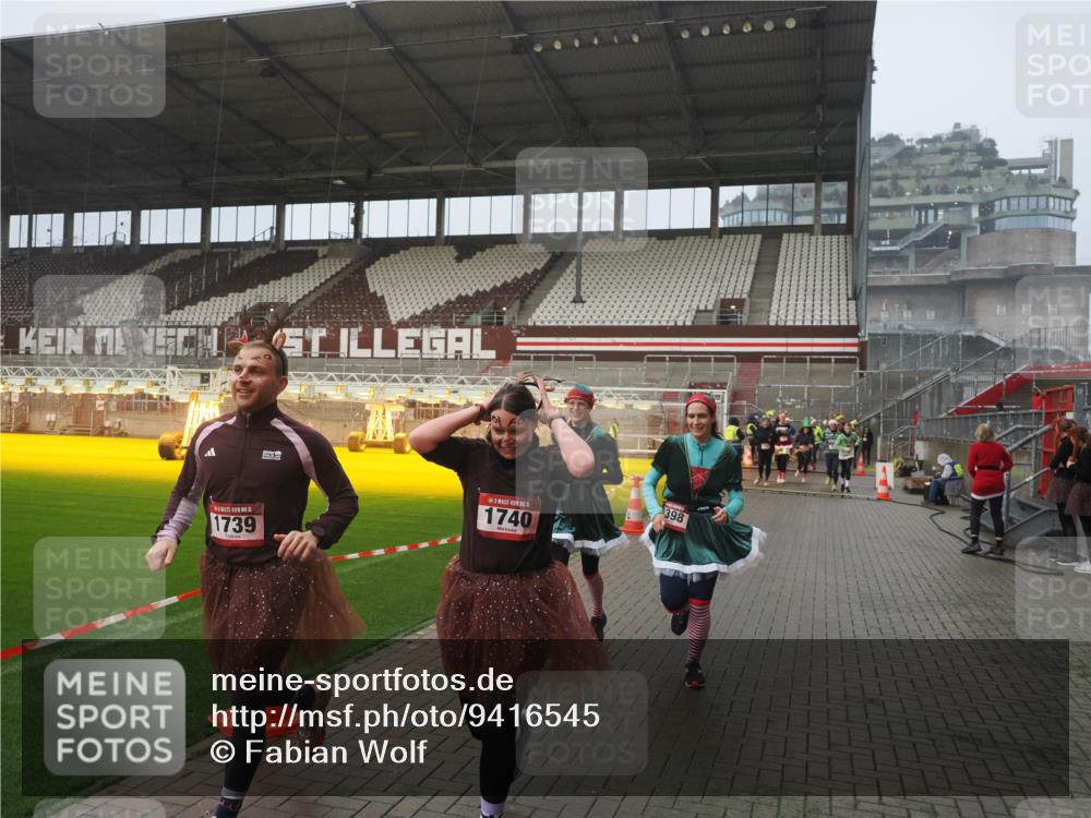 07.12.2025 - St. Pauli X-Mass-Run No. 15 Fabian Wolf http://msf.ph/oto/9416545 07.12.2025 11:10:27 Ziel 30, 31, 42, 49, 53, 134, 980, 1298, 1299, 1398, 1692, 1694, 1697, 1739, 1740, 2371 meine-sportfotos.de