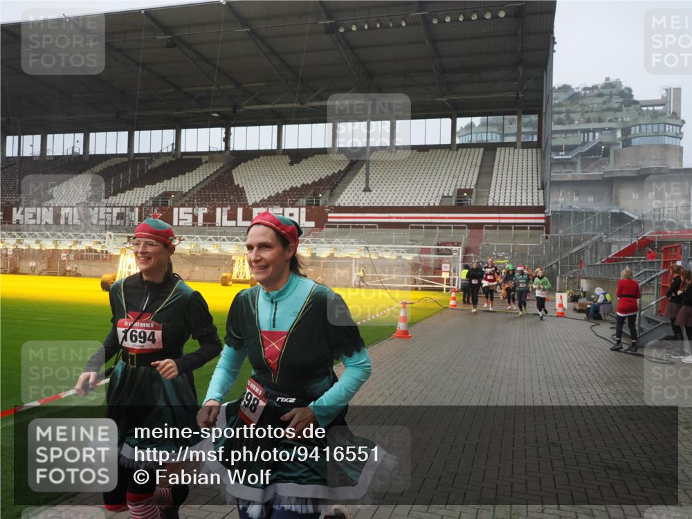07.12.2025 - St. Pauli X-Mass-Run No. 15 Fabian Wolf http://msf.ph/oto/9416551 07.12.2025 11:10:29 Ziel 30, 31, 42, 49, 53, 122, 134, 980, 1298, 1299, 1398, 1692, 1694, 1697, 1739, 1740, 2371, 3124, 3136 meine-sportfotos.de