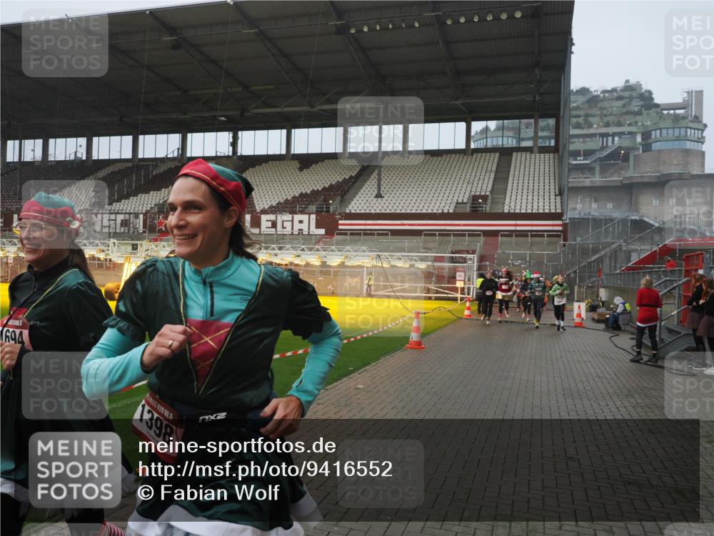 07.12.2025 - St. Pauli X-Mass-Run No. 15 Fabian Wolf http://msf.ph/oto/9416552 07.12.2025 11:10:29 Ziel 30, 31, 42, 49, 53, 122, 134, 980, 1298, 1299, 1398, 1692, 1694, 1697, 1739, 1740, 2371, 3124, 3136 meine-sportfotos.de