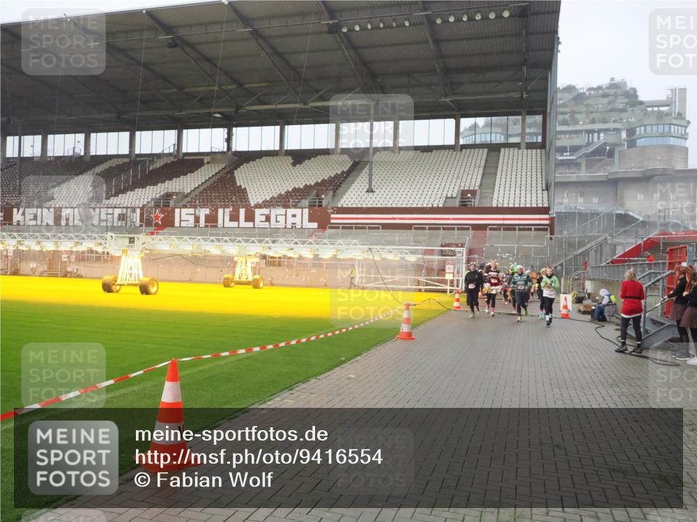 07.12.2025 - St. Pauli X-Mass-Run No. 15 Fabian Wolf http://msf.ph/oto/9416554 07.12.2025 11:10:29 Ziel 30, 31, 42, 49, 53, 122, 134, 980, 1298, 1299, 1398, 1692, 1694, 1697, 1739, 1740, 2371, 3124, 3136 meine-sportfotos.de