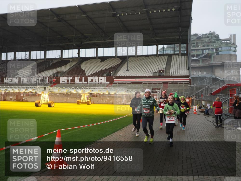 07.12.2025 - St. Pauli X-Mass-Run No. 15 Fabian Wolf http://msf.ph/oto/9416558 07.12.2025 11:10:33 Ziel 29, 30, 31, 42, 49, 53, 122, 134, 745, 980, 1064, 1066, 1298, 1380, 1398, 1692, 1694, 1697, 1739, 1740, 2371, 3124, 3136 meine-sportfotos.de
