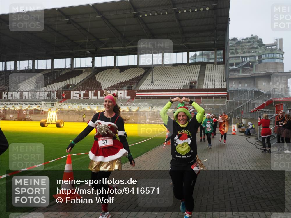 07.12.2025 - St. Pauli X-Mass-Run No. 15 Fabian Wolf http://msf.ph/oto/9416571 07.12.2025 11:10:36 Ziel 29, 30, 31, 49, 53, 122, 134, 745, 1064, 1066, 1298, 1380, 1398, 1626, 1692, 1694, 1697, 1739, 1740, 3124, 3136 meine-sportfotos.de