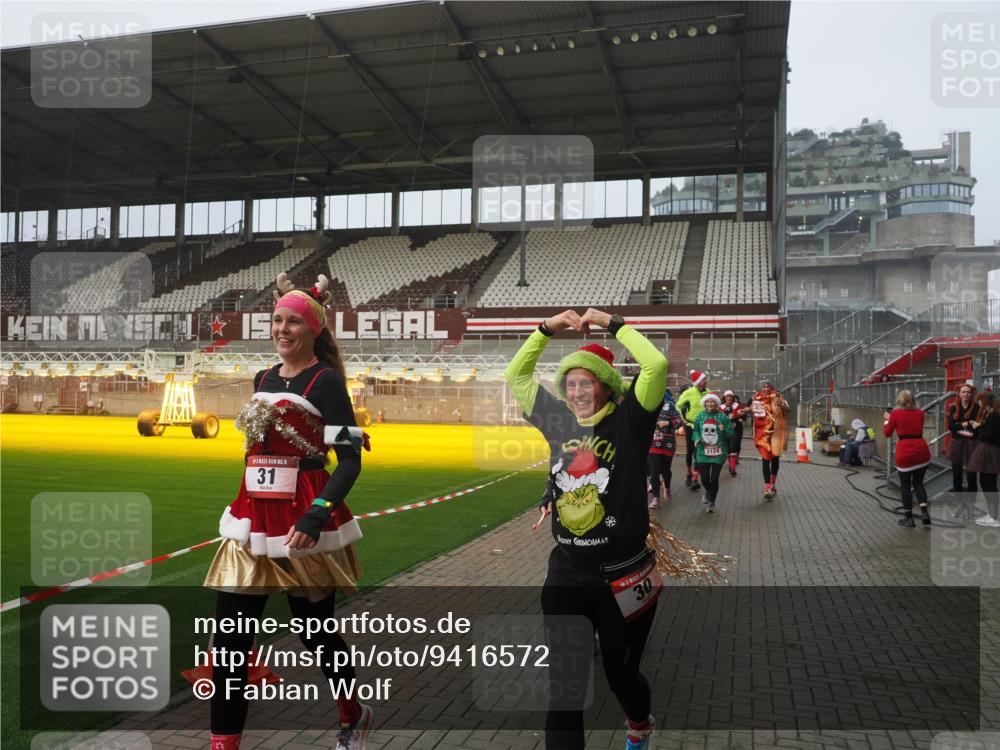 07.12.2025 - St. Pauli X-Mass-Run No. 15 Fabian Wolf http://msf.ph/oto/9416572 07.12.2025 11:10:36 Ziel 29, 30, 31, 49, 53, 122, 134, 745, 1064, 1066, 1298, 1380, 1398, 1626, 1692, 1694, 1697, 1739, 1740, 3124, 3136 meine-sportfotos.de