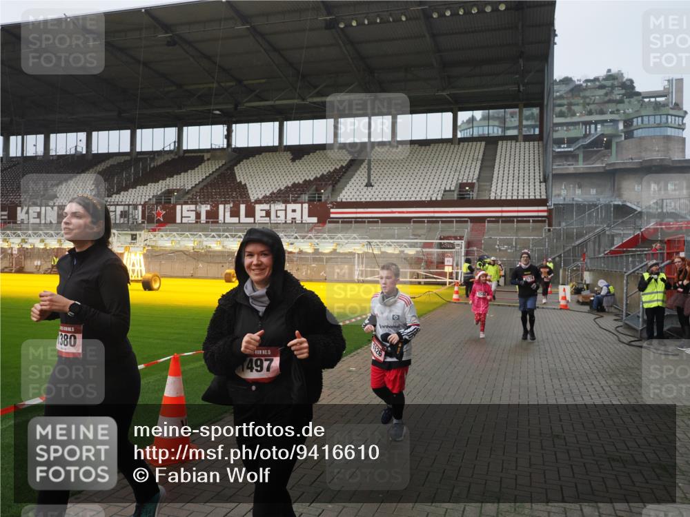 07.12.2025 - St. Pauli X-Mass-Run No. 15 Fabian Wolf http://msf.ph/oto/9416610 07.12.2025 11:10:44 Ziel 29, 30, 31, 49, 122, 134, 745, 1064, 1066, 1380, 1400, 1402, 1584, 1626, 1692, 3124, 3136, 4574 meine-sportfotos.de
