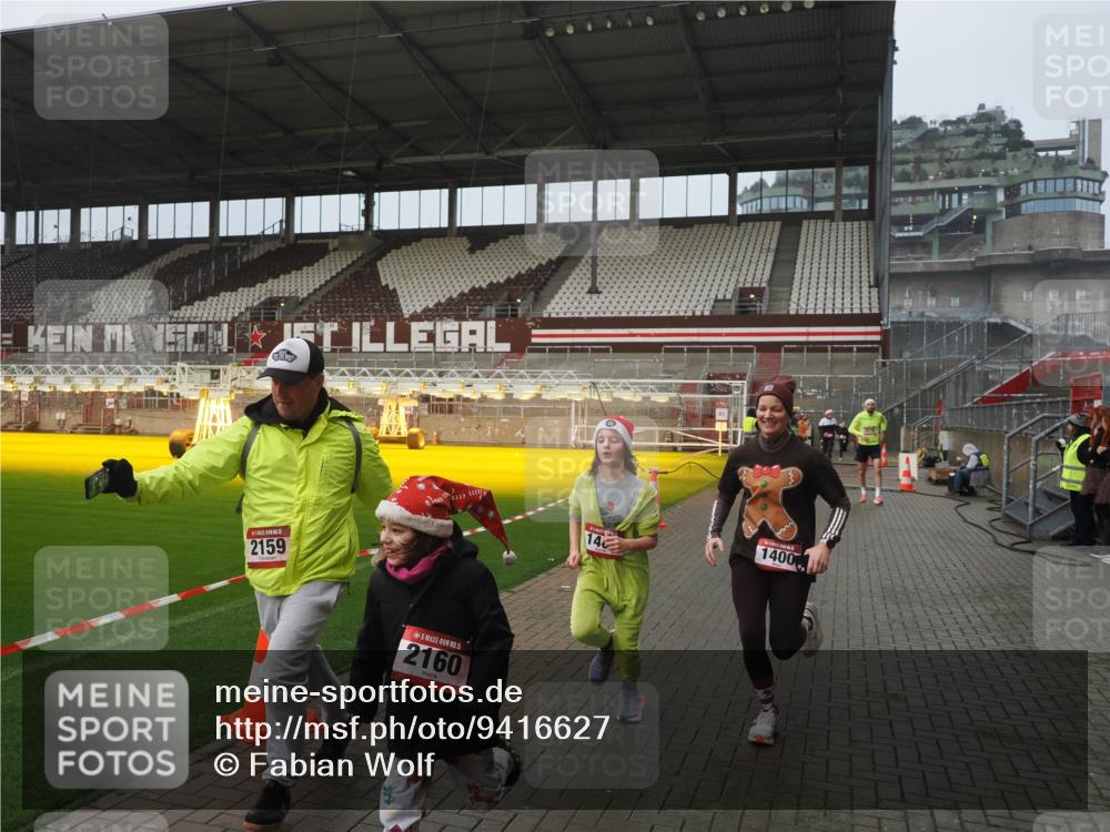 07.12.2025 - St. Pauli X-Mass-Run No. 15 Fabian Wolf http://msf.ph/oto/9416627 07.12.2025 11:10:50 Ziel 29, 745, 1064, 1066, 1380, 1400, 1402, 1584, 1626, 2616, 4574 meine-sportfotos.de