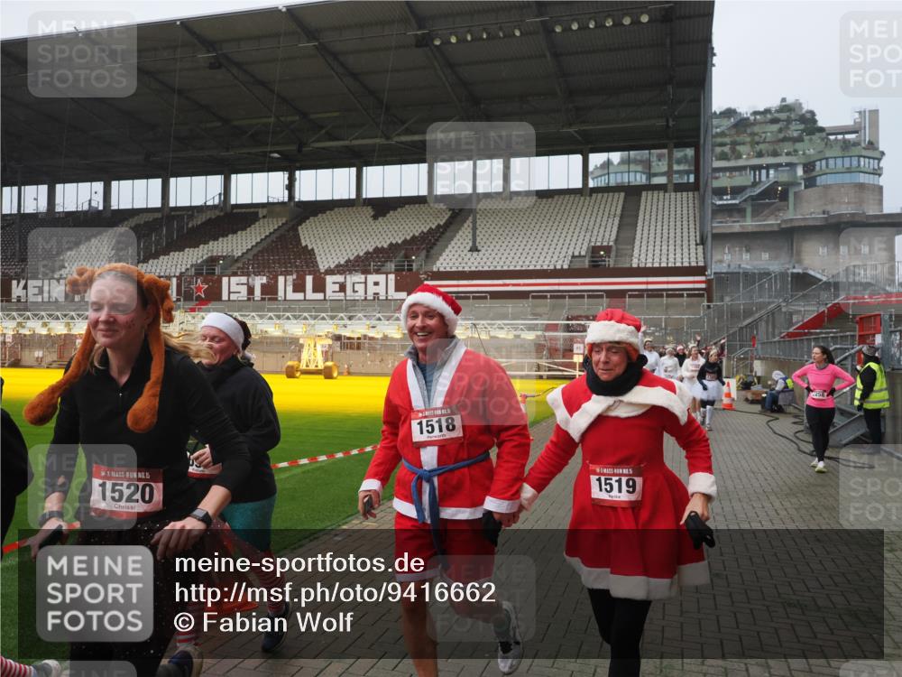 07.12.2025 - St. Pauli X-Mass-Run No. 15 Fabian Wolf http://msf.ph/oto/9416662 07.12.2025 11:11:12 Ziel 48, 411, 660, 697, 698, 777, 787, 788, 812, 815, 817, 832, 841, 909, 1145, 1146, 1147, 1518, 1519, 1557, 1565, 1568, 1619, 1707, 2258, 2742, 4801, 4813 meine-sportfotos.de