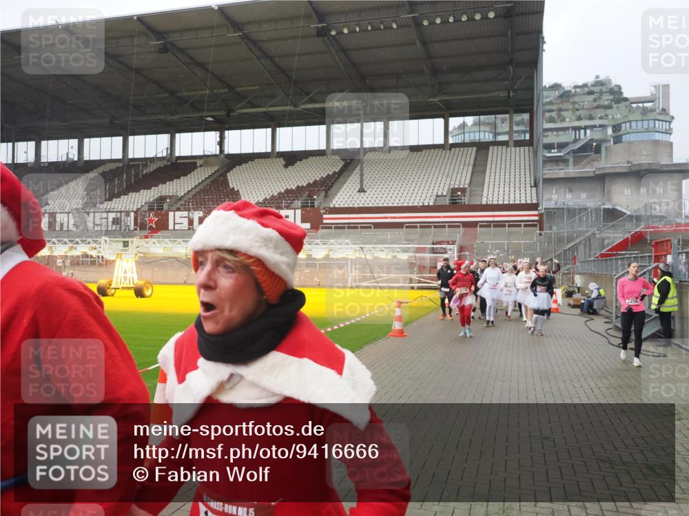 07.12.2025 - St. Pauli X-Mass-Run No. 15 Fabian Wolf http://msf.ph/oto/9416666 07.12.2025 11:11:13 Ziel 48, 411, 660, 697, 698, 777, 787, 788, 812, 815, 817, 832, 841, 909, 1145, 1146, 1147, 1518, 1519, 1557, 1565, 1568, 1619, 1707, 2258, 2742, 4801, 4813 meine-sportfotos.de