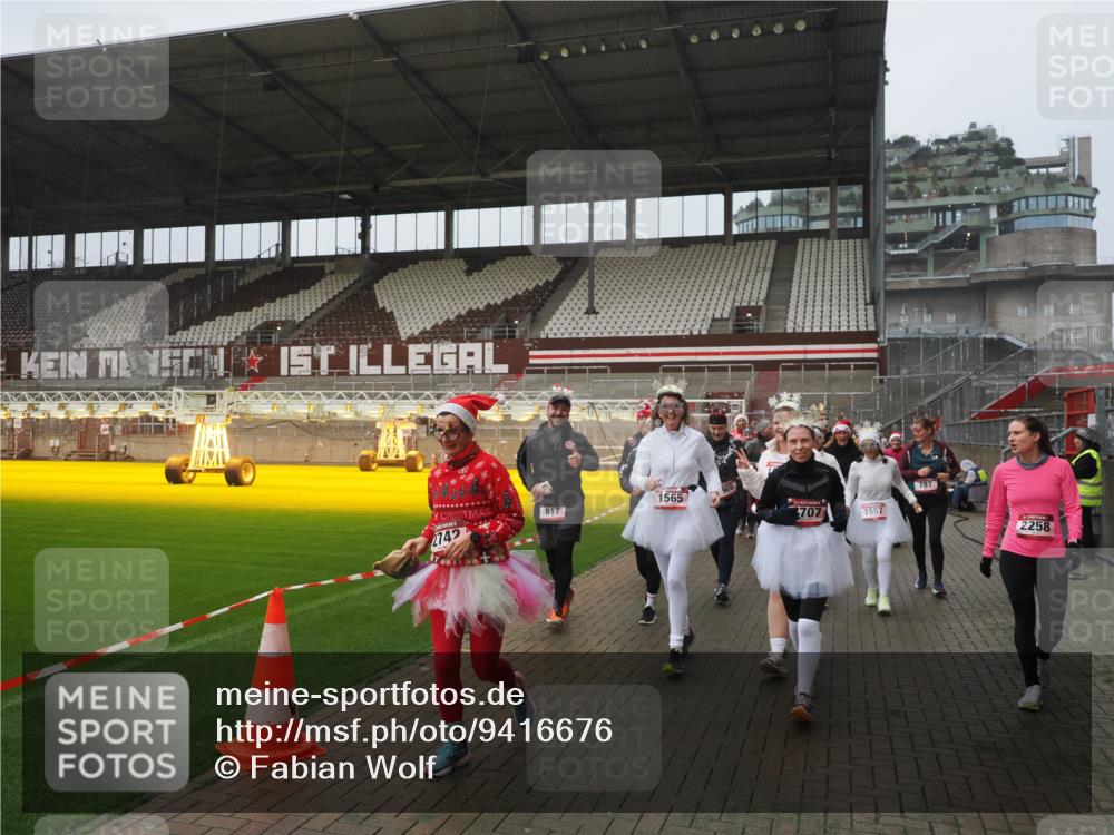 07.12.2025 - St. Pauli X-Mass-Run No. 15 Fabian Wolf http://msf.ph/oto/9416676 07.12.2025 11:11:17 Ziel 182, 190, 411, 697, 698, 777, 787, 788, 812, 815, 817, 832, 841, 909, 1145, 1146, 1147, 1518, 1519, 1557, 1565, 1568, 1619, 1707, 2258, 2742, 4801, 4805, 4806, 4810, 4813, 5005, 5006 meine-sportfotos.de