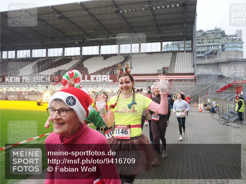 07.12.2025 - St. Pauli X-Mass-Run No. 15 Fabian Wolf http://msf.ph/oto/9416709 07.12.2025 11:11:24 Ziel 171, 182, 190, 411, 777, 787, 788, 812, 815, 817, 832, 841, 909, 1145, 1146, 1147, 1309, 1557, 1565, 1568, 1619, 1707, 1770, 2742, 4801, 4805, 4806, 4810, 4813, 5005, 5006 meine-sportfotos.de
