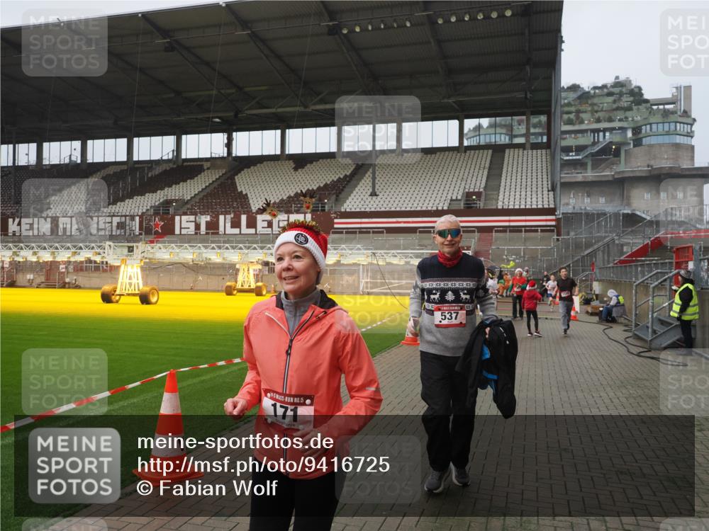 07.12.2025 - St. Pauli X-Mass-Run No. 15 Fabian Wolf http://msf.ph/oto/9416725 07.12.2025 11:11:28 Ziel 171, 182, 190, 411, 777, 787, 788, 812, 815, 817, 832, 841, 909, 1145, 1146, 1147, 1309, 1321, 1557, 1565, 1568, 1589, 1619, 1767, 1770, 4801, 4805, 4806, 4810, 4813, 5005, 5006 meine-sportfotos.de
