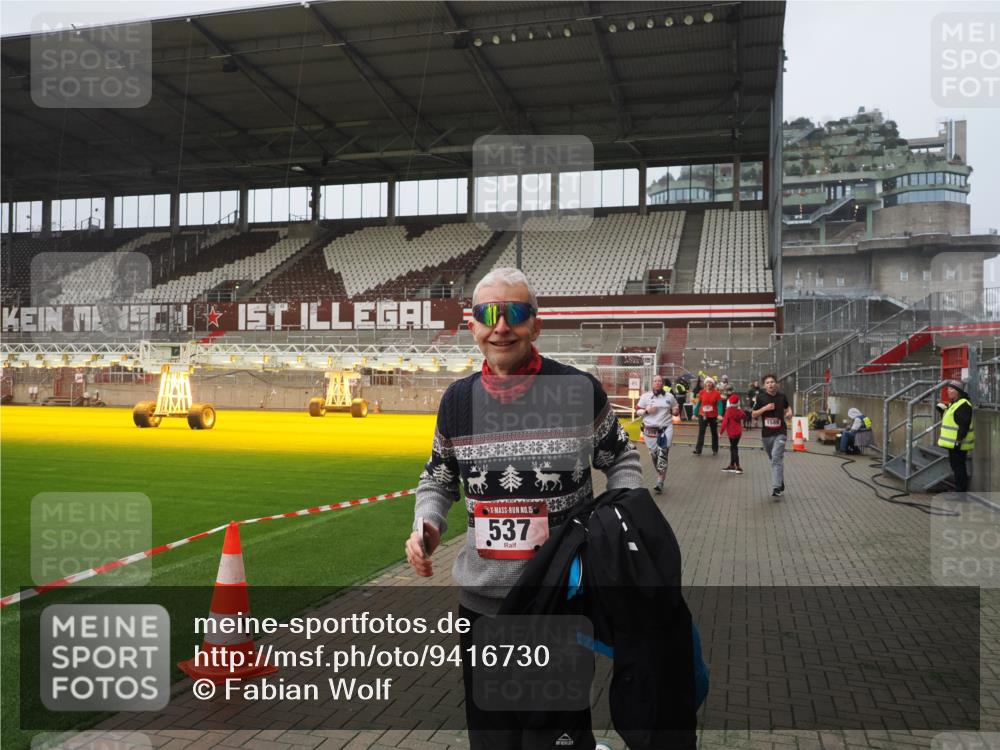 07.12.2025 - St. Pauli X-Mass-Run No. 15 Fabian Wolf http://msf.ph/oto/9416730 07.12.2025 11:11:29 Ziel 171, 182, 190, 411, 777, 787, 788, 812, 815, 832, 841, 909, 1145, 1146, 1147, 1309, 1321, 1589, 1619, 1767, 1770, 4801, 4805, 4806, 4810, 4813, 5005, 5006 meine-sportfotos.de