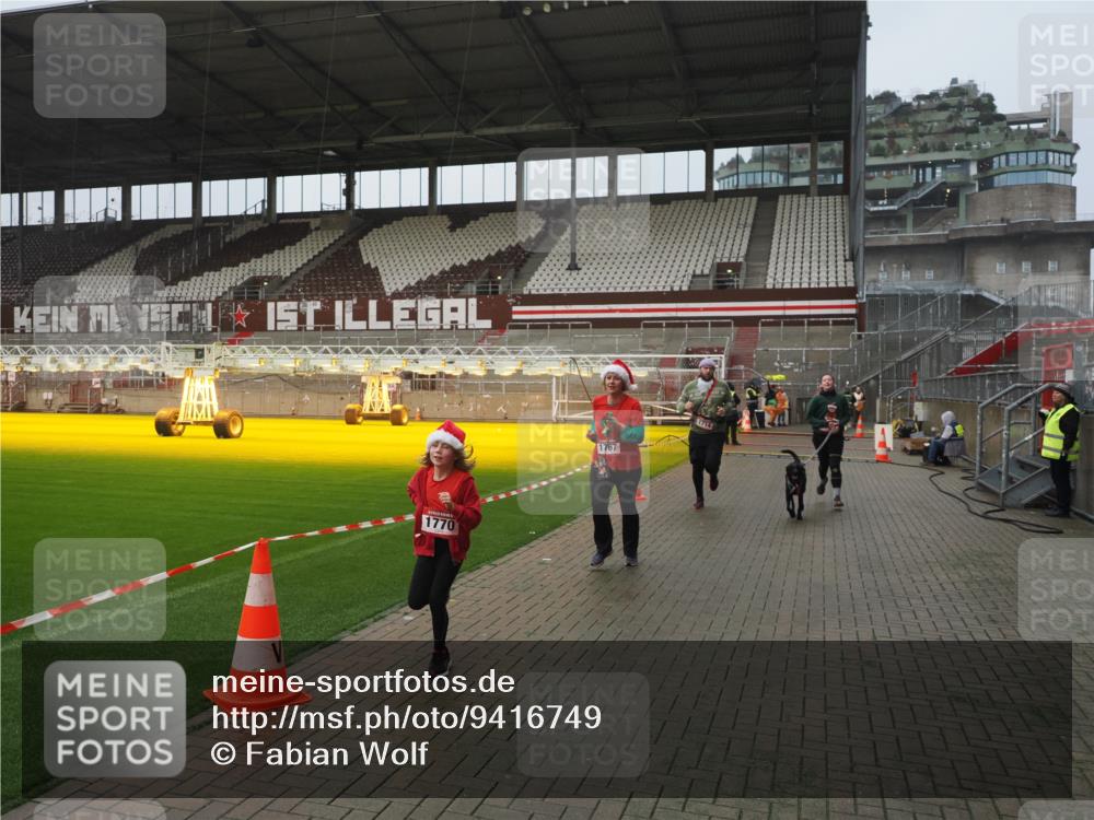 07.12.2025 - St. Pauli X-Mass-Run No. 15 Fabian Wolf http://msf.ph/oto/9416749 07.12.2025 11:11:34 Ziel 171, 182, 190, 1309, 1321, 1589, 1711, 1714, 1767, 1770, 4805, 4806, 4810, 5005, 5006 meine-sportfotos.de