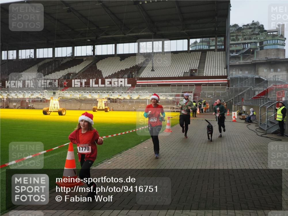 07.12.2025 - St. Pauli X-Mass-Run No. 15 Fabian Wolf http://msf.ph/oto/9416751 07.12.2025 11:11:35 Ziel 171, 182, 190, 1309, 1321, 1589, 1711, 1714, 1767, 1770, 4805, 4806, 4810, 5005, 5006 meine-sportfotos.de
