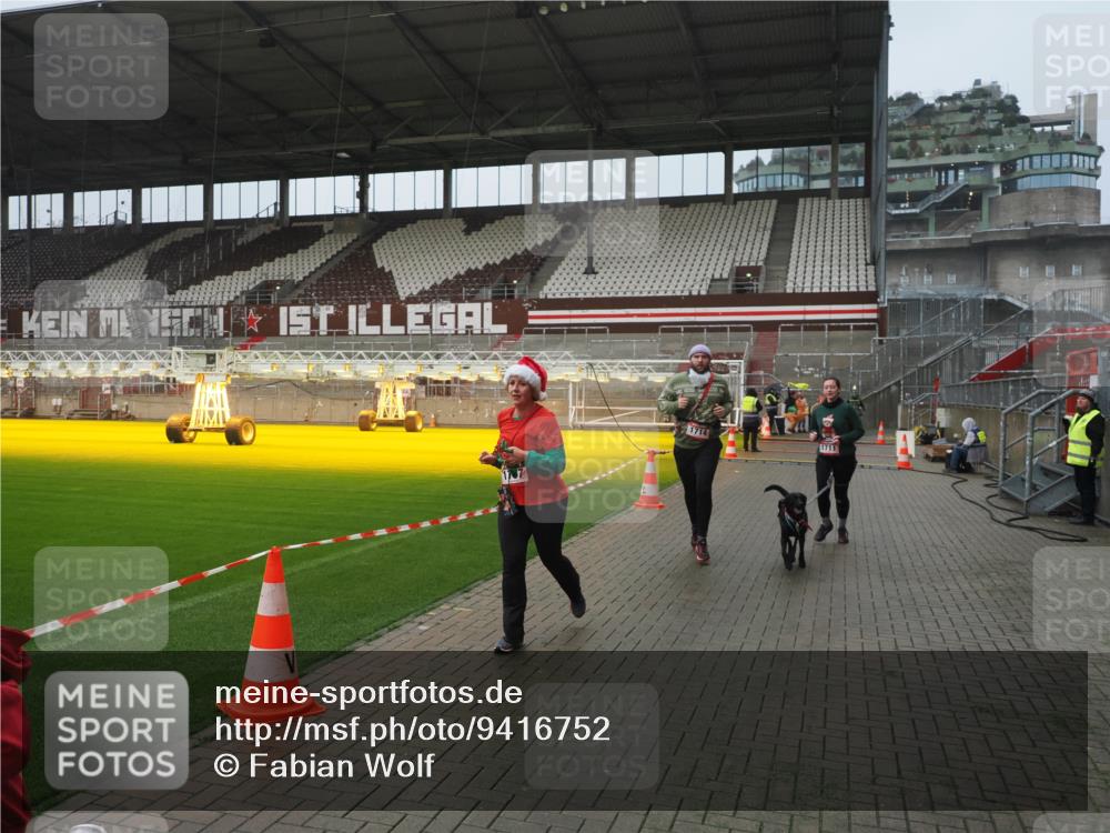07.12.2025 - St. Pauli X-Mass-Run No. 15 Fabian Wolf http://msf.ph/oto/9416752 07.12.2025 11:11:35 Ziel 171, 182, 190, 1309, 1321, 1589, 1711, 1714, 1767, 1770, 4805, 4806, 4810, 5005, 5006 meine-sportfotos.de