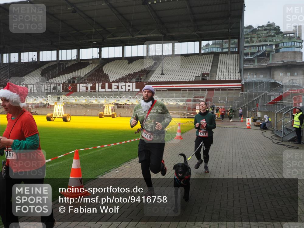07.12.2025 - St. Pauli X-Mass-Run No. 15 Fabian Wolf http://msf.ph/oto/9416758 07.12.2025 11:11:37 Ziel 171, 182, 190, 1309, 1321, 1589, 1711, 1714, 1767, 1770 meine-sportfotos.de