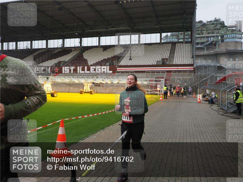 07.12.2025 - St. Pauli X-Mass-Run No. 15 Fabian Wolf http://msf.ph/oto/9416762 07.12.2025 11:11:38 Ziel 171, 689, 690, 1309, 1321, 1589, 1711, 1714, 1767, 1770 meine-sportfotos.de