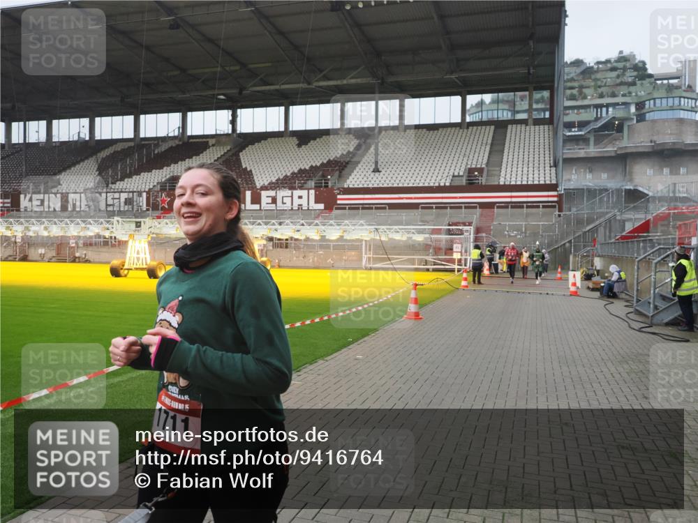 07.12.2025 - St. Pauli X-Mass-Run No. 15 Fabian Wolf http://msf.ph/oto/9416764 07.12.2025 11:11:38 Ziel 171, 689, 690, 1309, 1321, 1589, 1711, 1714, 1767, 1770 meine-sportfotos.de