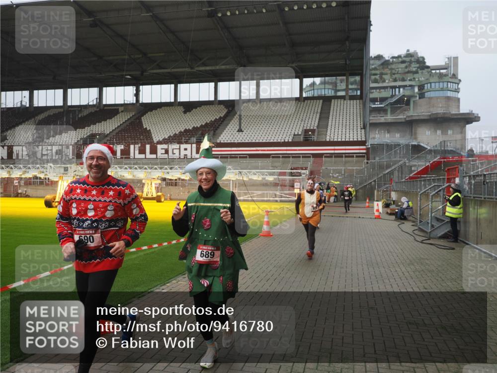 07.12.2025 - St. Pauli X-Mass-Run No. 15 Fabian Wolf http://msf.ph/oto/9416780 07.12.2025 11:11:48 Ziel 679, 689, 690, 694, 1186, 1321, 1711, 1714 meine-sportfotos.de