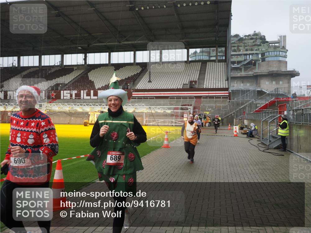 07.12.2025 - St. Pauli X-Mass-Run No. 15 Fabian Wolf http://msf.ph/oto/9416781 07.12.2025 11:11:48 Ziel 679, 689, 690, 694, 1186, 1321, 1711, 1714 meine-sportfotos.de