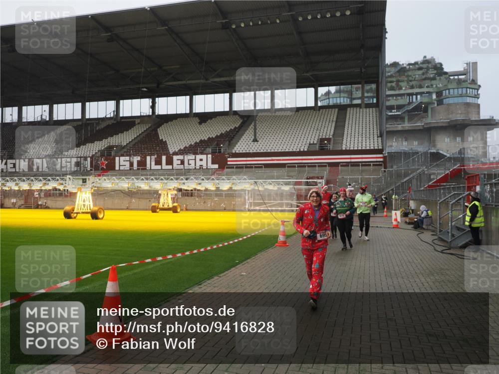 07.12.2025 - St. Pauli X-Mass-Run No. 15 Fabian Wolf http://msf.ph/oto/9416828 07.12.2025 11:12:05 Ziel 388, 408, 416, 437, 694, 695, 819, 1246, 1278 meine-sportfotos.de