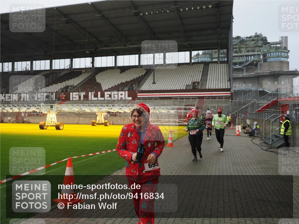 07.12.2025 - St. Pauli X-Mass-Run No. 15 Fabian Wolf http://msf.ph/oto/9416834 07.12.2025 11:12:07 Ziel 388, 408, 416, 437, 694, 695, 819, 1246, 1278 meine-sportfotos.de