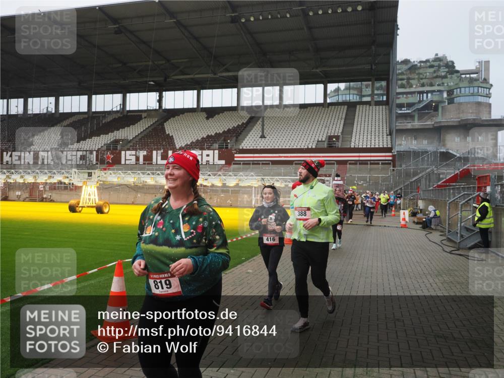 07.12.2025 - St. Pauli X-Mass-Run No. 15 Fabian Wolf http://msf.ph/oto/9416844 07.12.2025 11:12:10 Ziel 76, 79, 388, 408, 416, 437, 605, 695, 819, 1246, 1278 meine-sportfotos.de