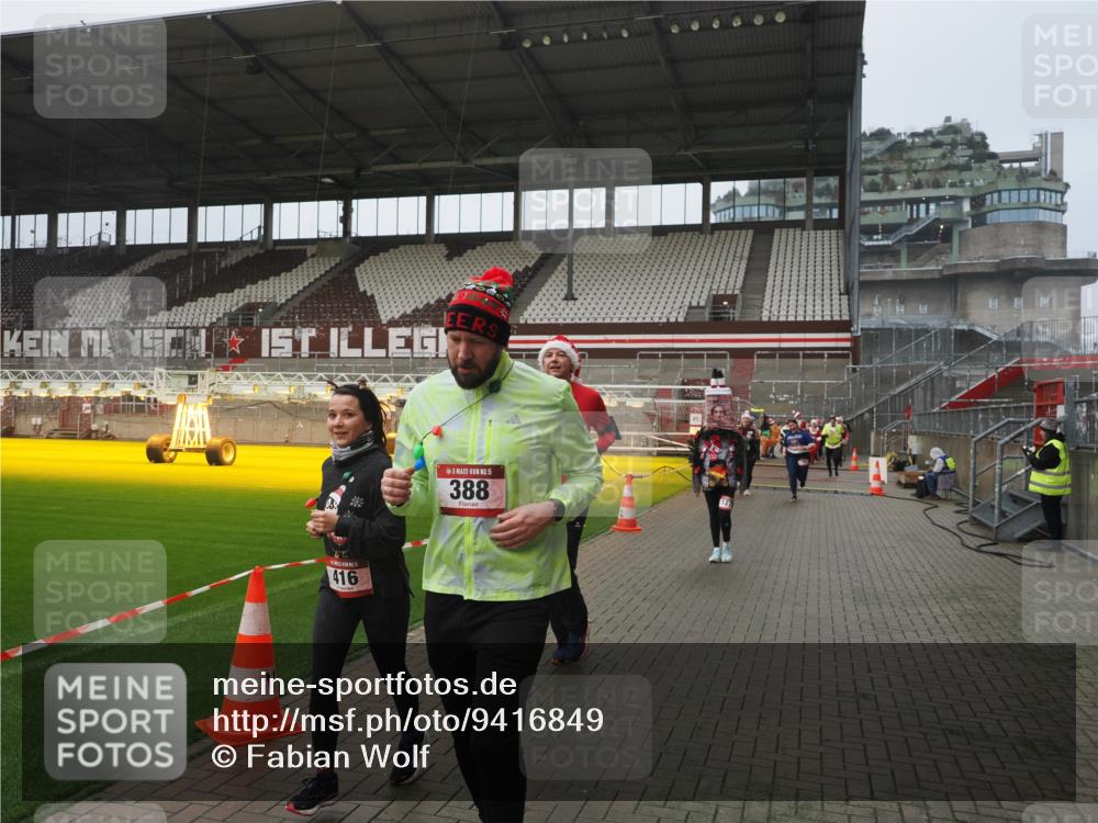07.12.2025 - St. Pauli X-Mass-Run No. 15 Fabian Wolf http://msf.ph/oto/9416849 07.12.2025 11:12:11 Ziel 76, 79, 388, 416, 437, 597, 605, 695, 819, 1246, 1278 meine-sportfotos.de