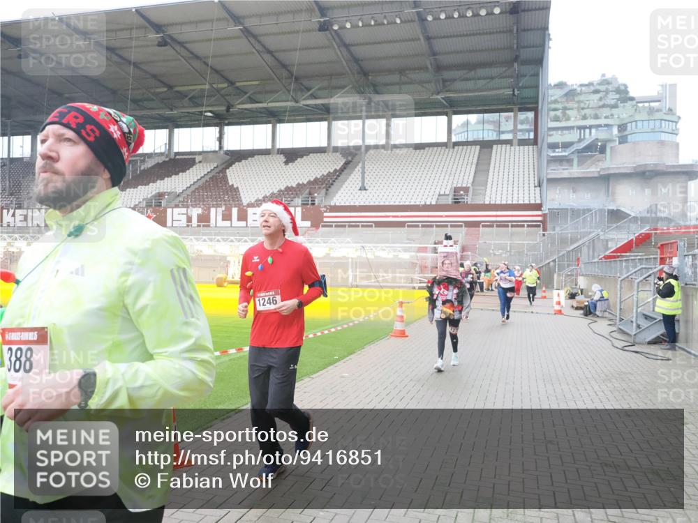 07.12.2025 - St. Pauli X-Mass-Run No. 15 Fabian Wolf http://msf.ph/oto/9416851 07.12.2025 11:12:11 Ziel 76, 79, 388, 416, 437, 597, 605, 695, 819, 1246, 1278 meine-sportfotos.de